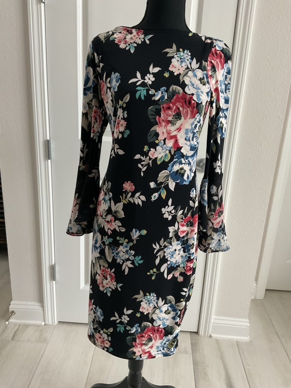 Black Floral Long-Sleeve Sheath Dress